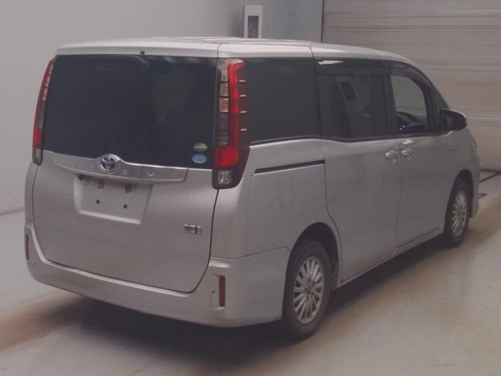 TOYOTA NOAH