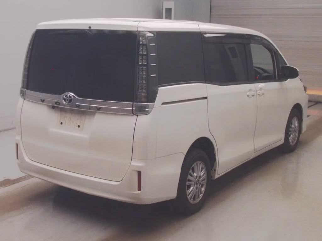 TOYOTA VOXY