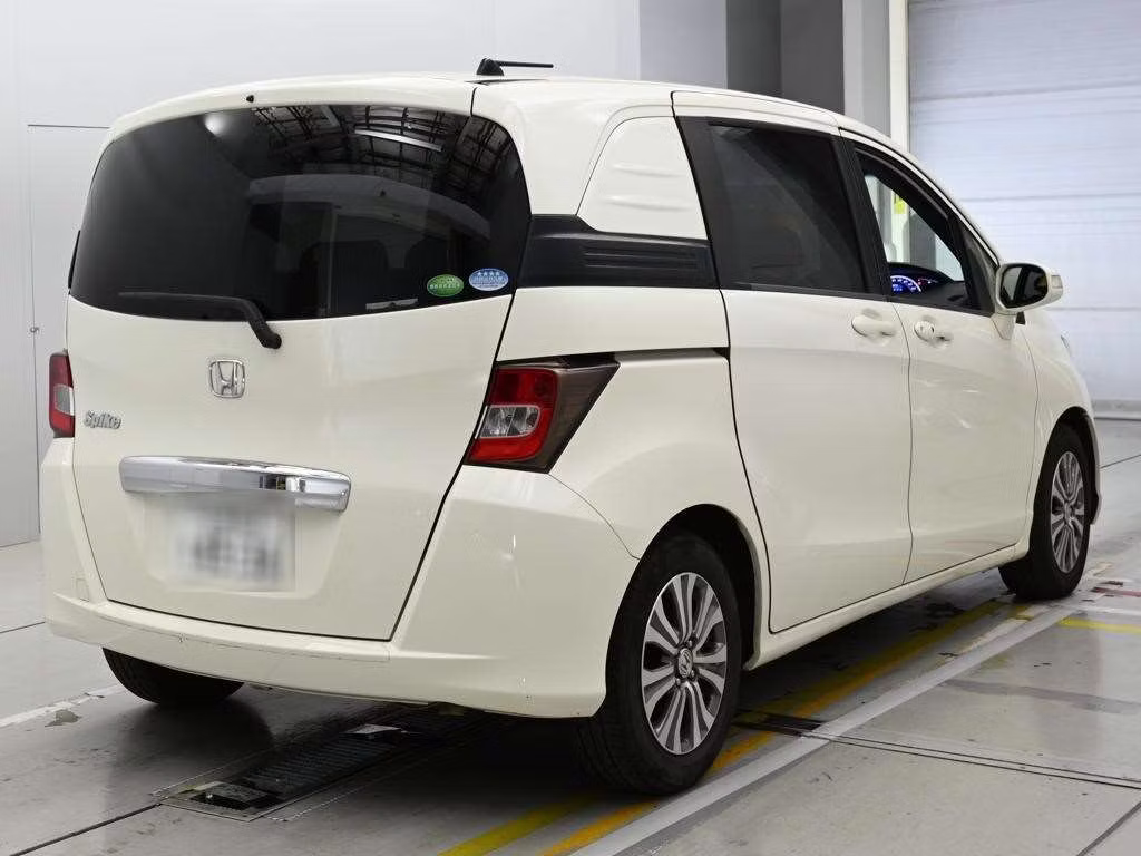 HONDA FREED SPIKE