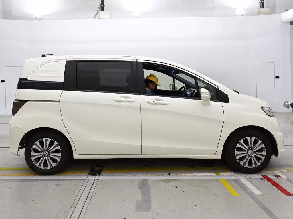 HONDA FREED SPIKE