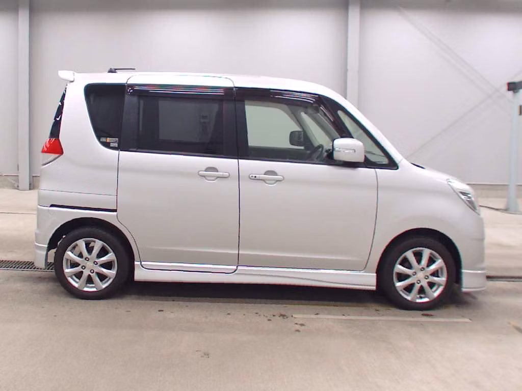 MITSUBISHI DELICA D:2