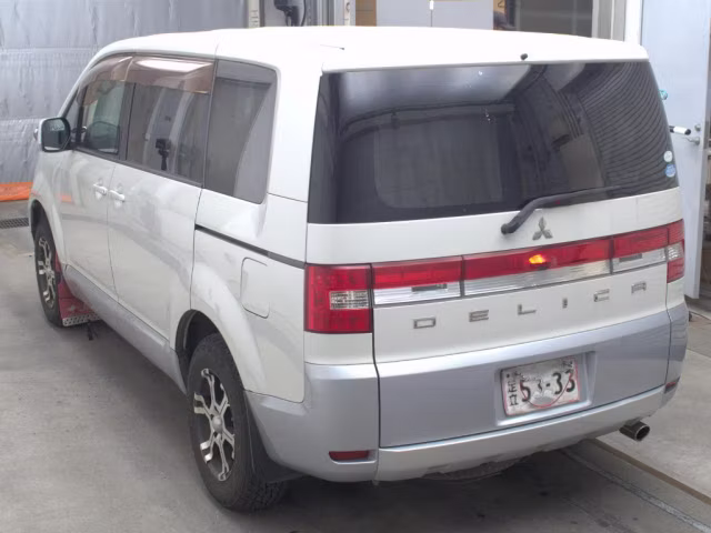 MITSUBISHI DELICA D:5