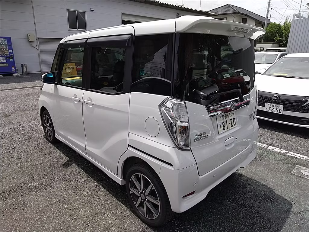 NISSAN DAYZ ROOX