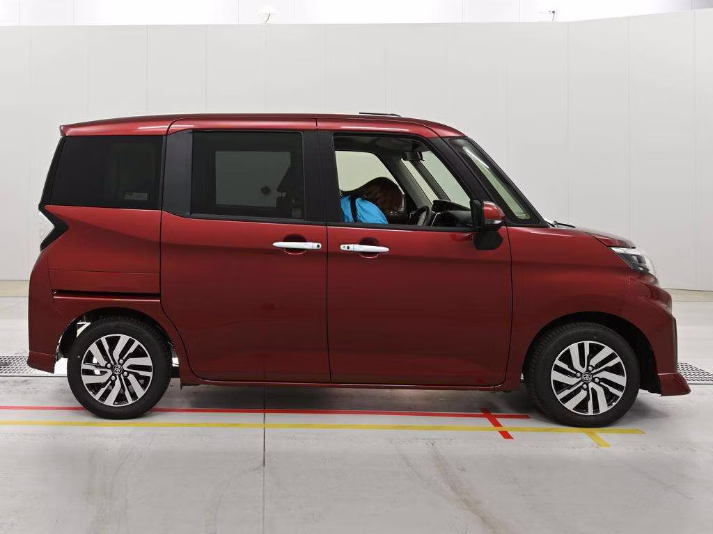 TOYOTA ROOMY