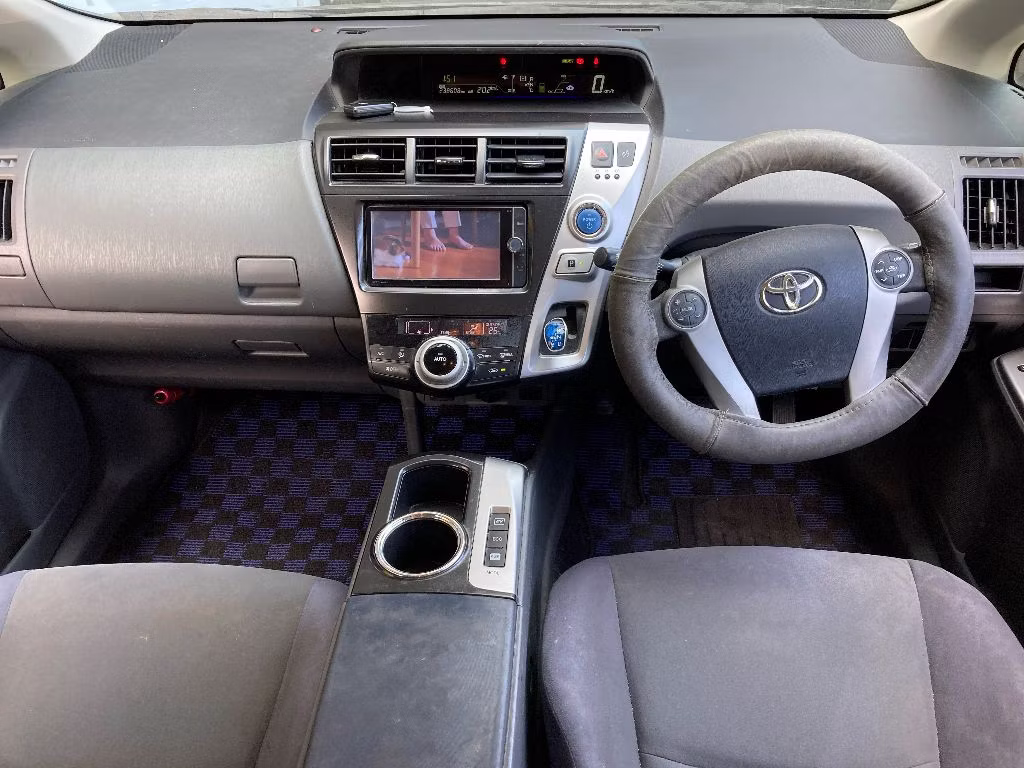 TOYOTA PRIUS ALPHA