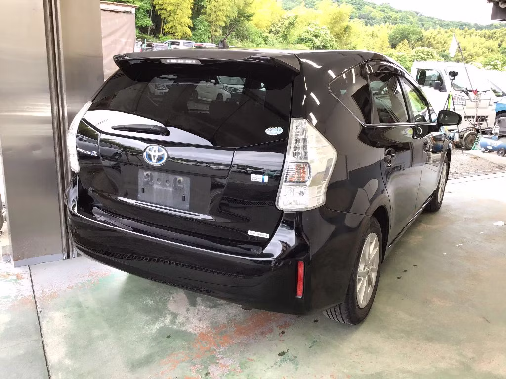 TOYOTA PRIUS ALPHA