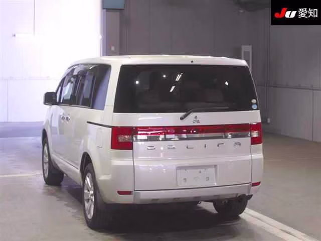 MITSUBISHI DELICA D:5
