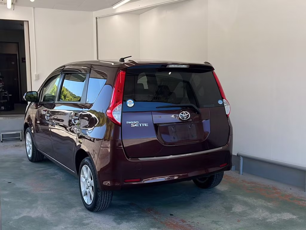 TOYOTA PASSO SETTE