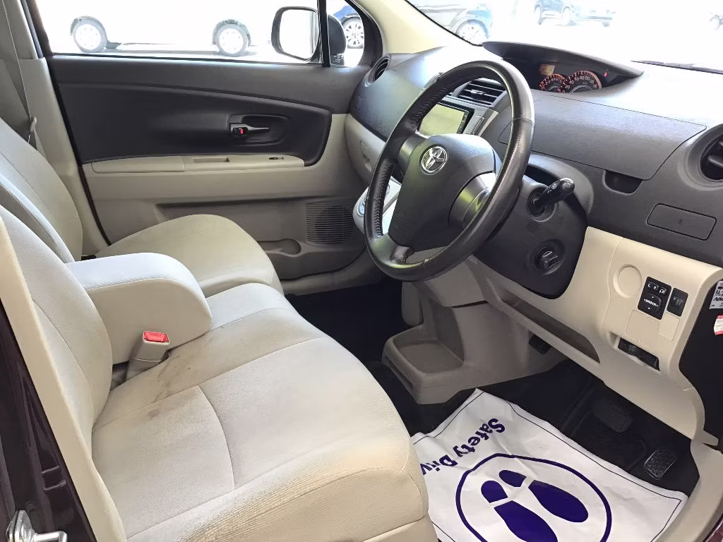 TOYOTA PASSO SETTE