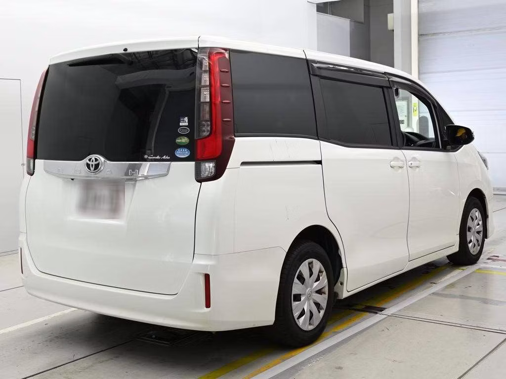 TOYOTA NOAH