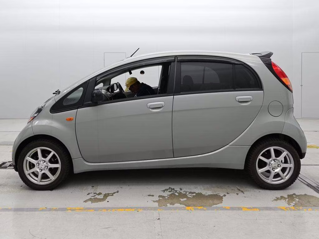 MITSUBISHI I