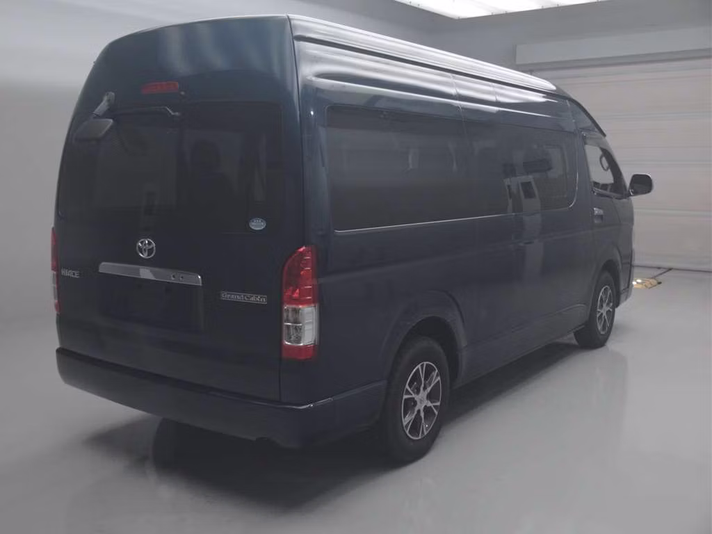 TOYOTA HIACE