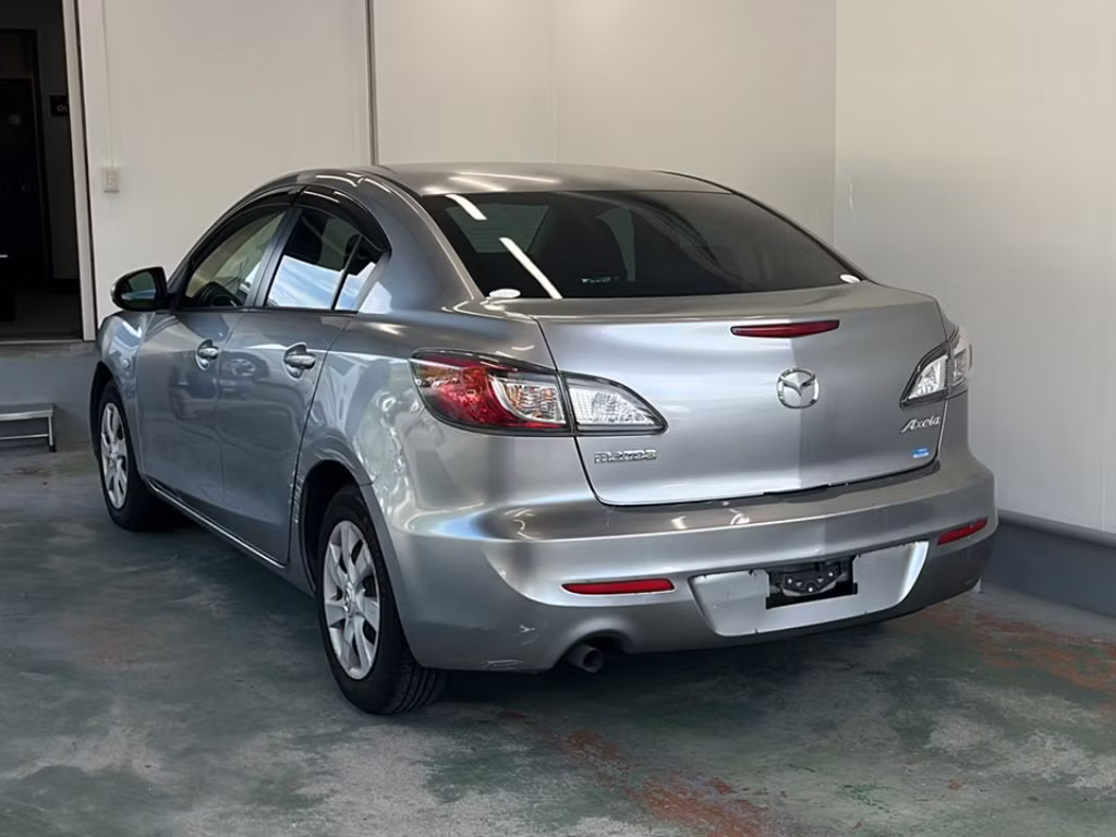 MAZDA AXELA