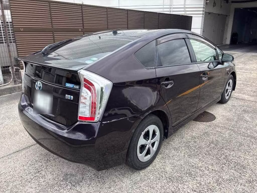 TOYOTA PRIUS