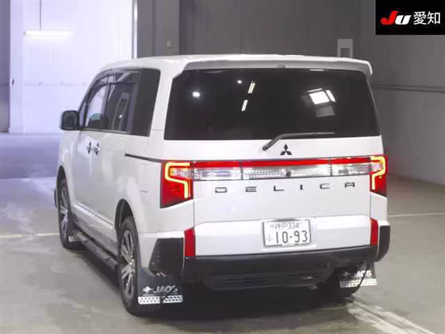 MITSUBISHI DELICA D:5
