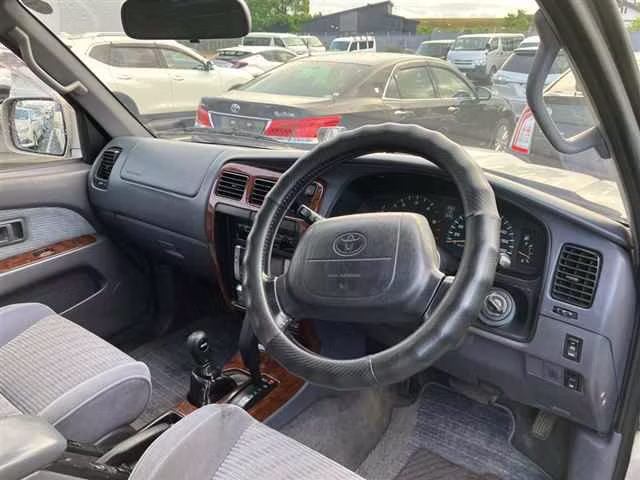 TOYOTA HILUX SURF