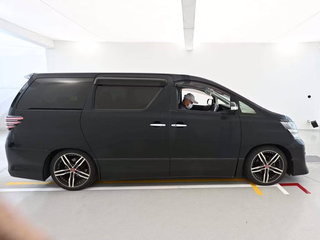 TOYOTA VELLFIRE