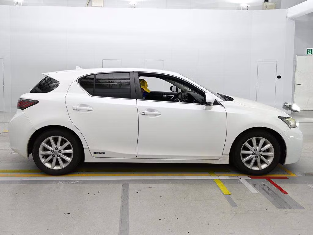 LEXUS CT200H