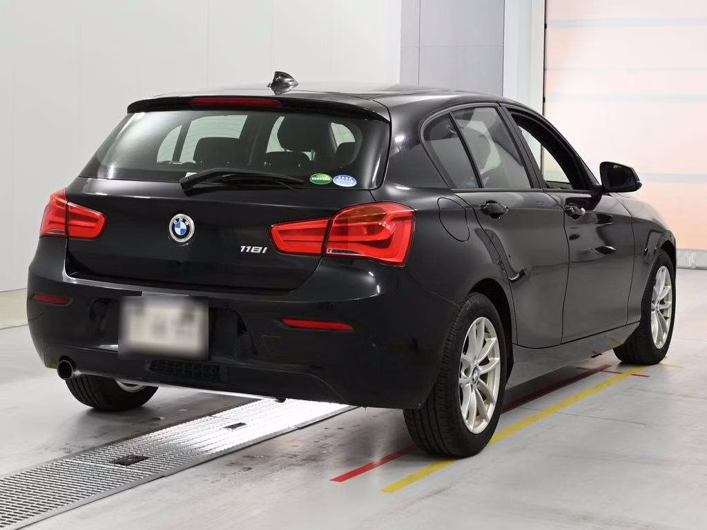 BMW 1-SERIES