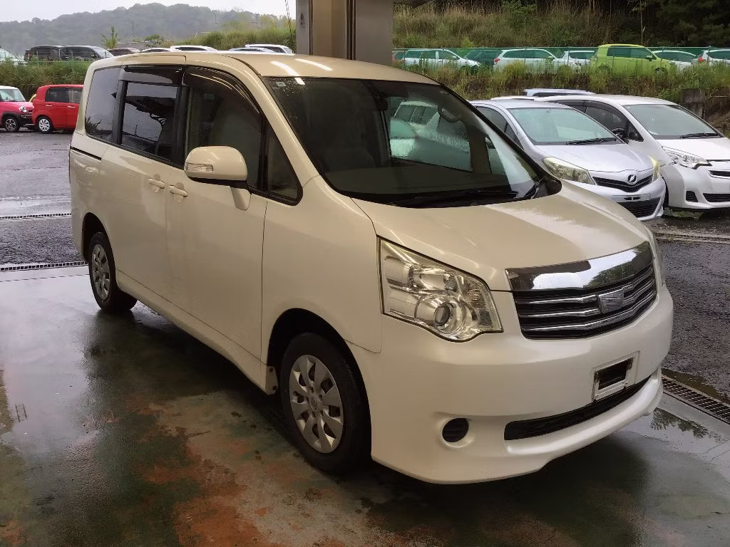 TOYOTA NOAH