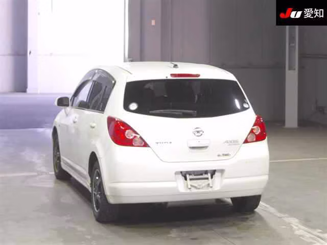 NISSAN TIIDA