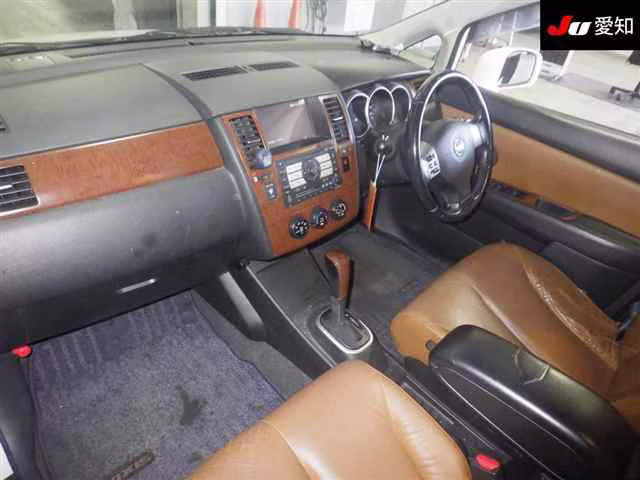 NISSAN TIIDA