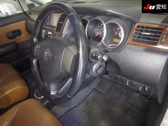 NISSAN TIIDA