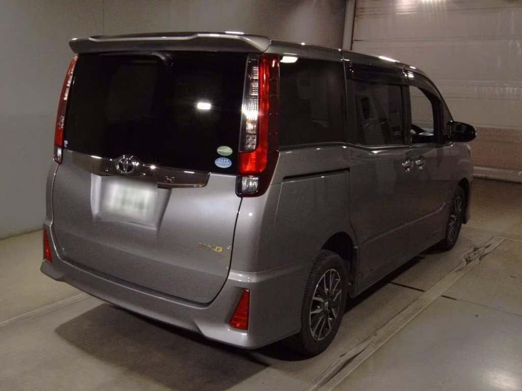 TOYOTA NOAH