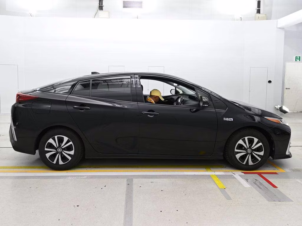 TOYOTA PRIUS PHV