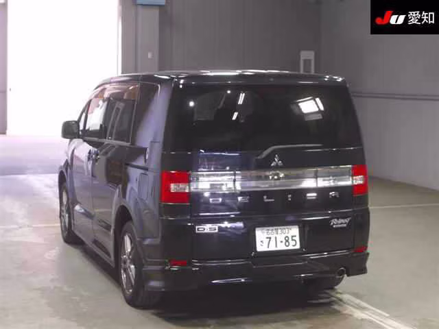 MITSUBISHI DELICA D:5
