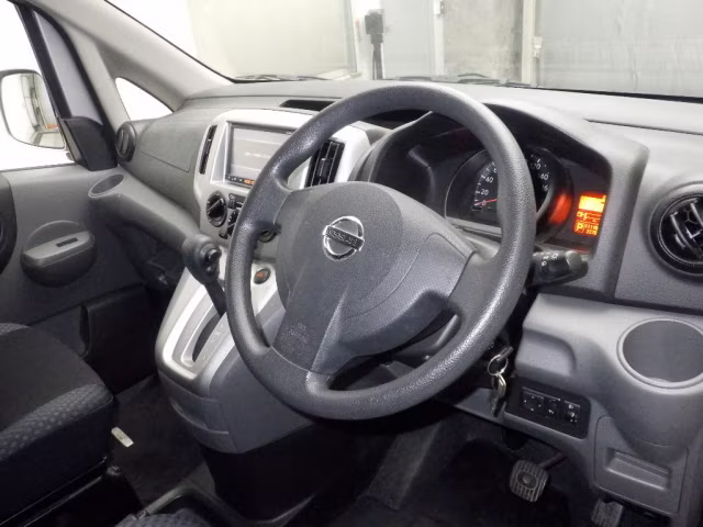 NISSAN NV200