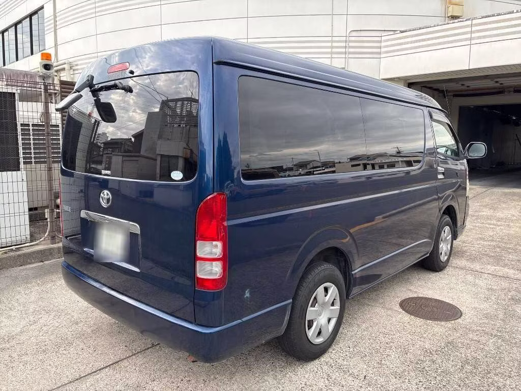 TOYOTA HIACE