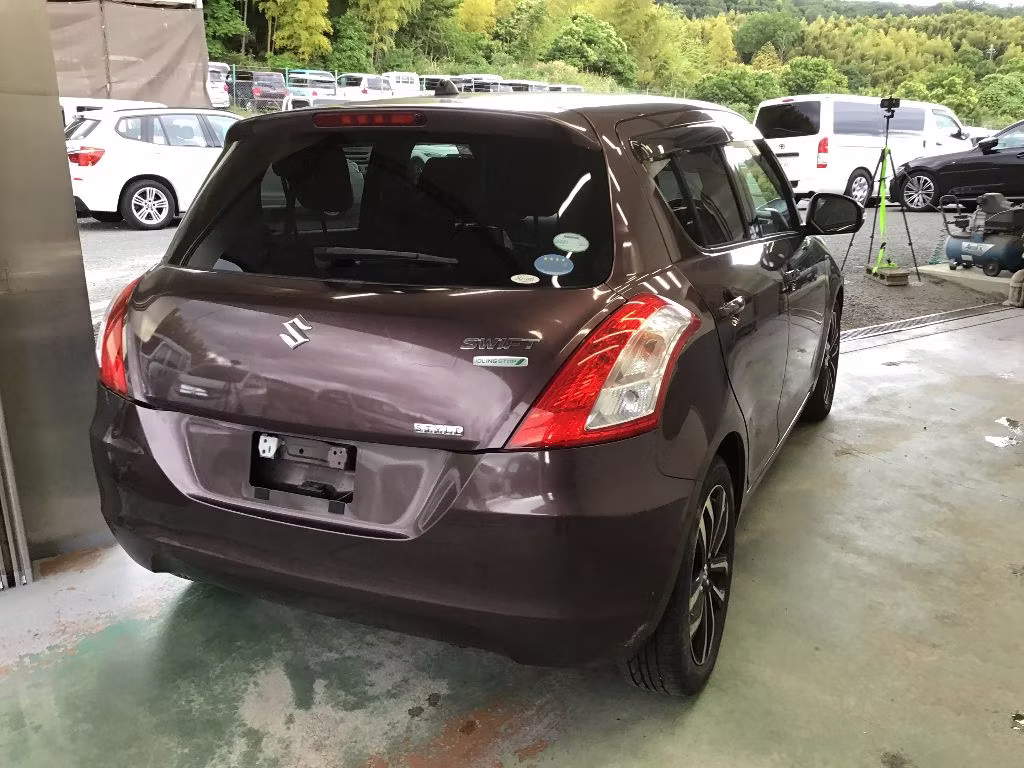 SUZUKI SWIFT