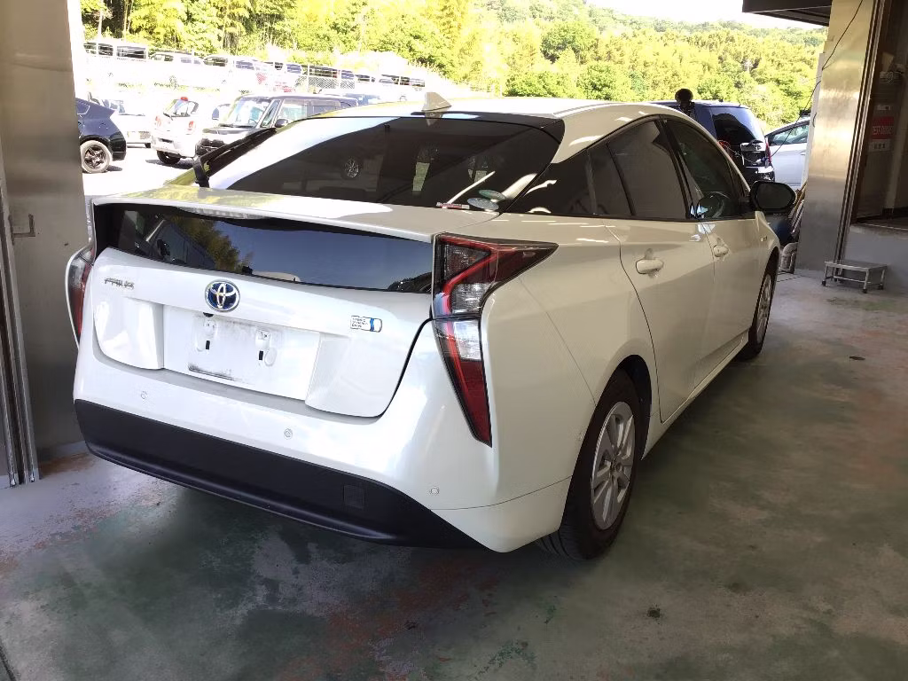 TOYOTA PRIUS