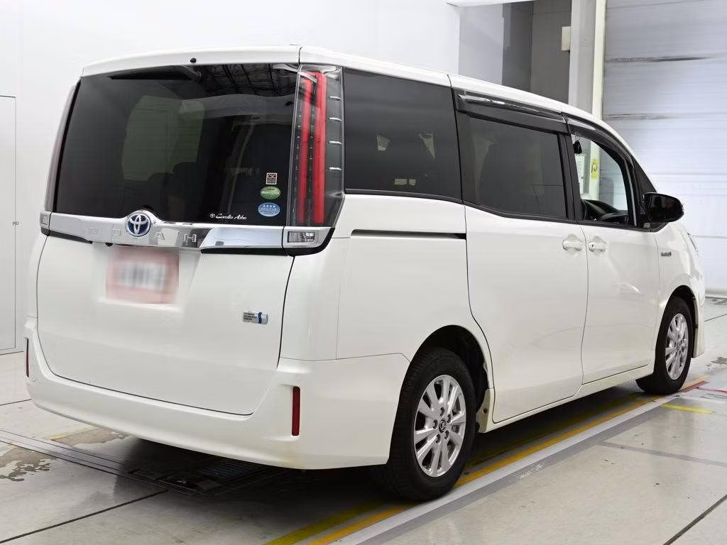 TOYOTA NOAH