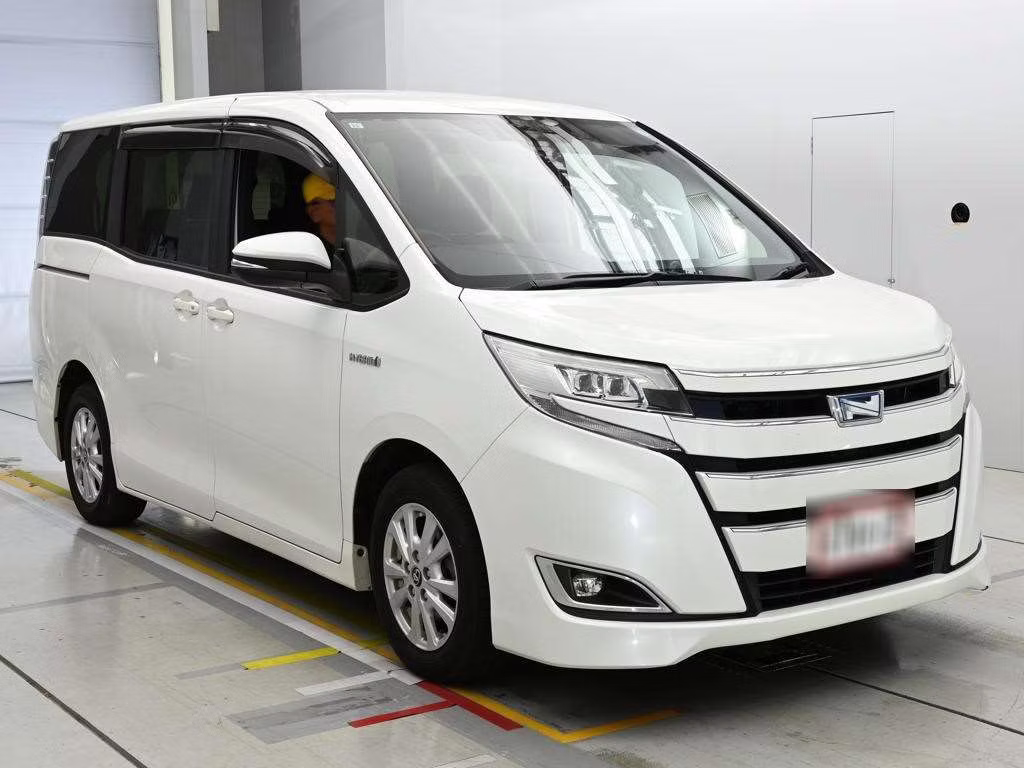 TOYOTA NOAH