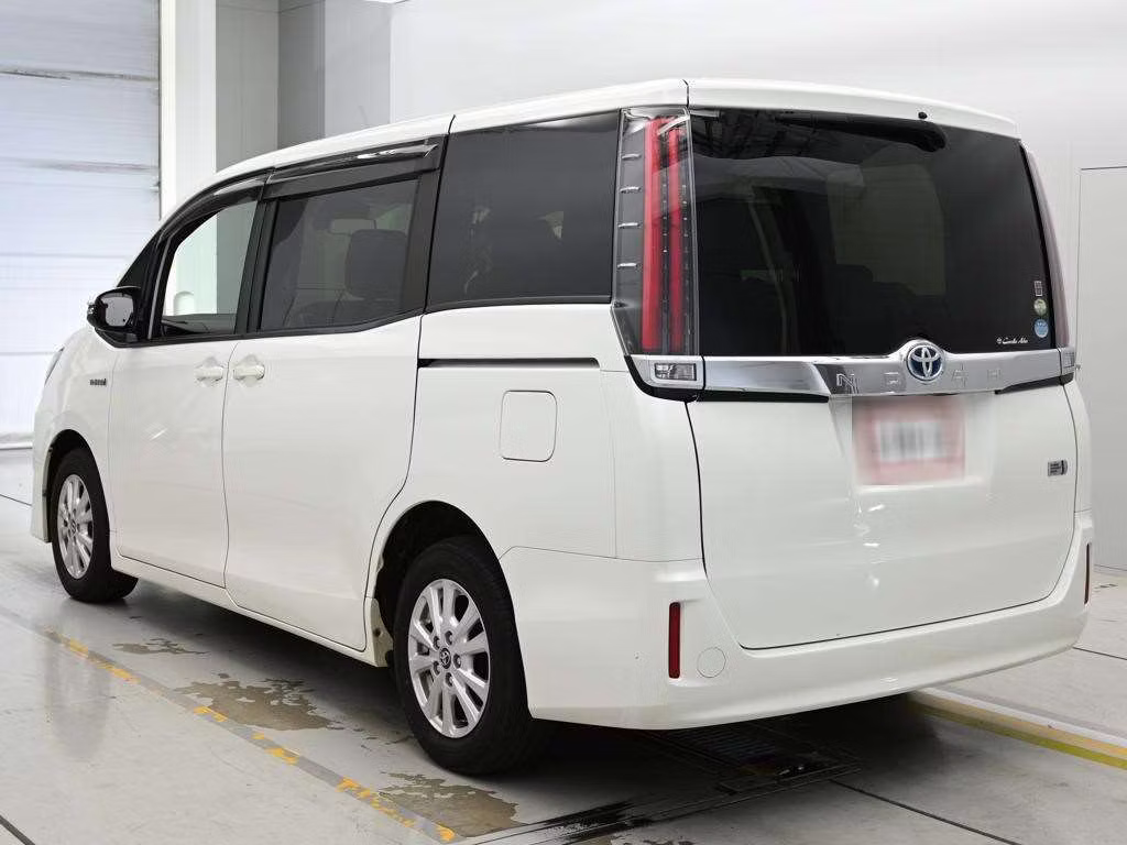 TOYOTA NOAH