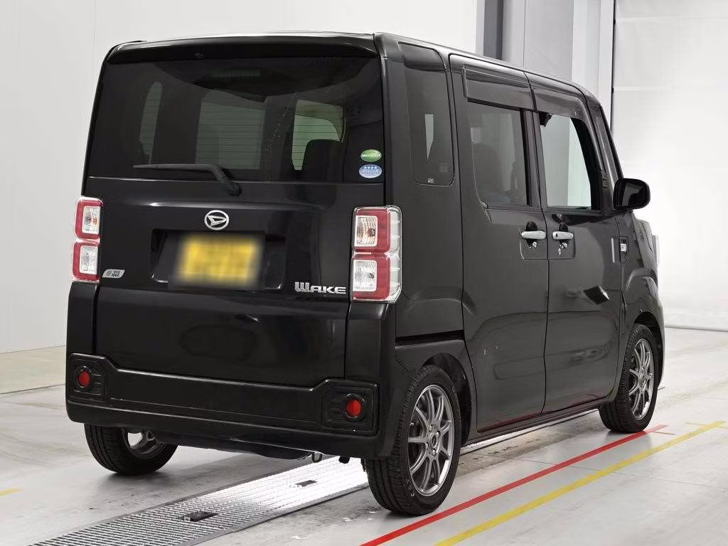 DAIHATSU WAKE