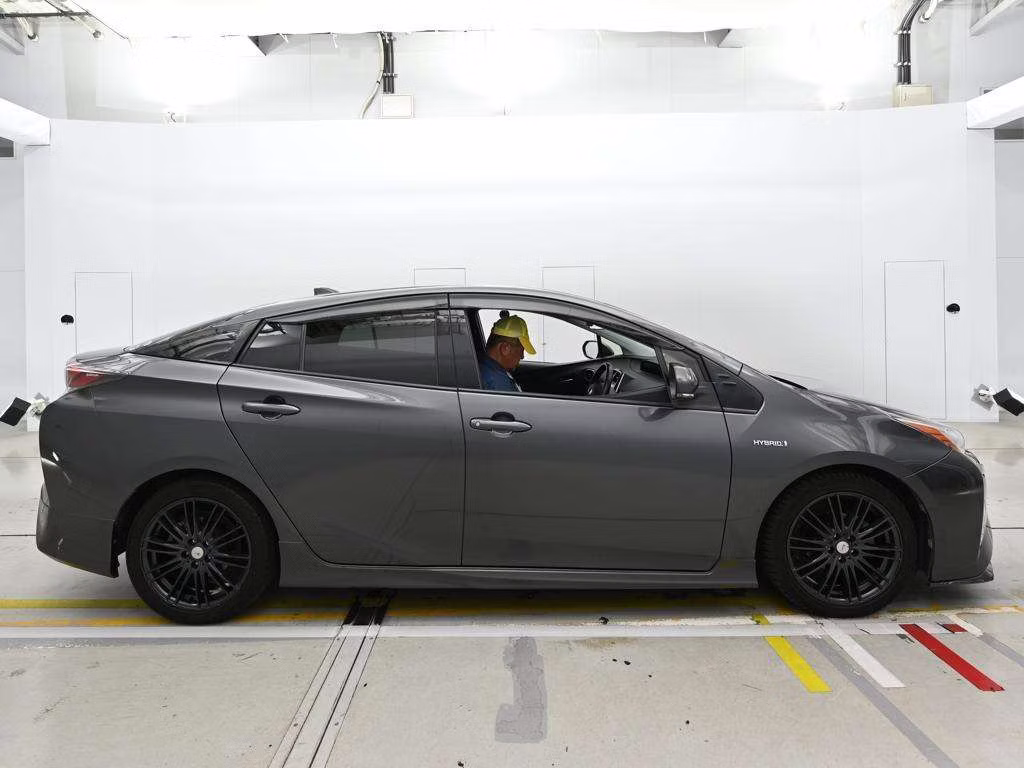 TOYOTA PRIUS
