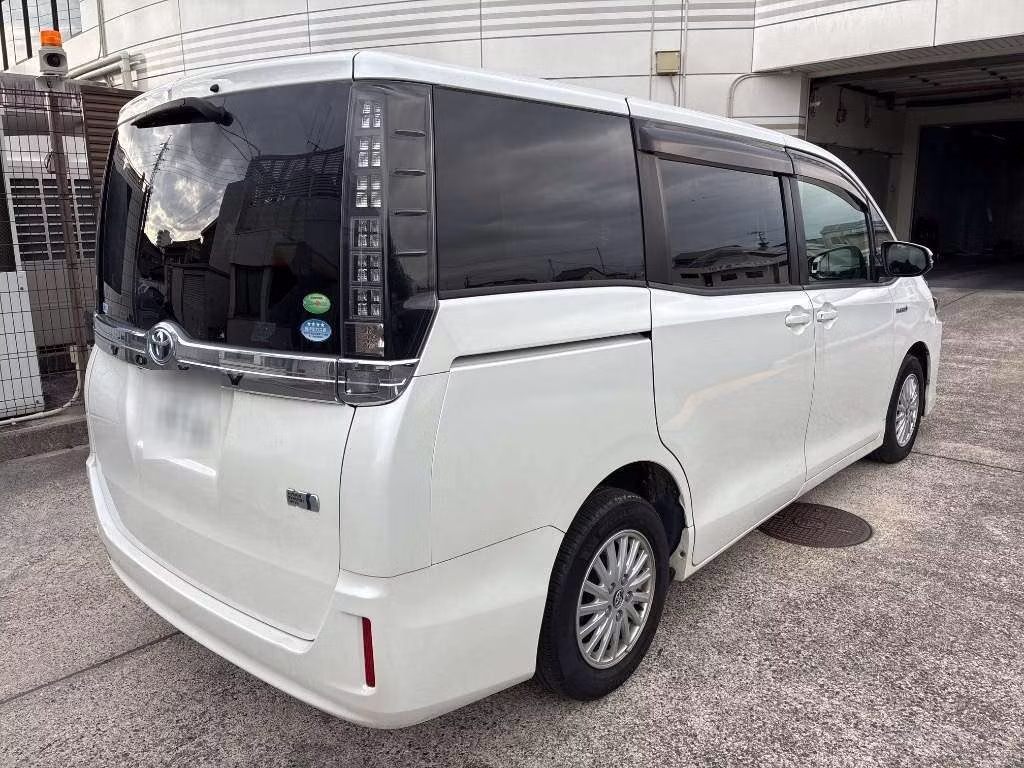 TOYOTA VOXY