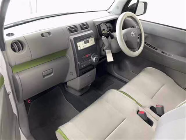 TOYOTA PIXIS SPACE