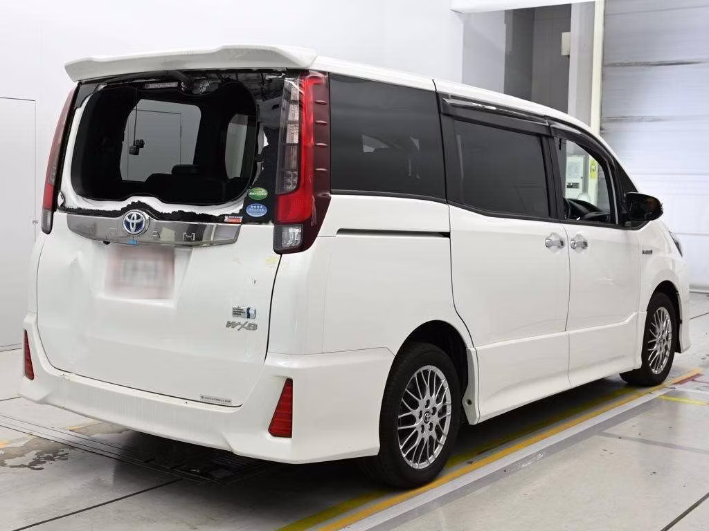 TOYOTA NOAH