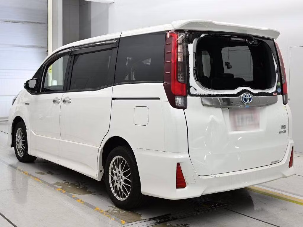 TOYOTA NOAH