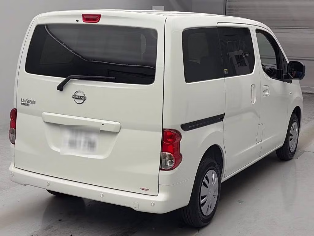 NISSAN NV200