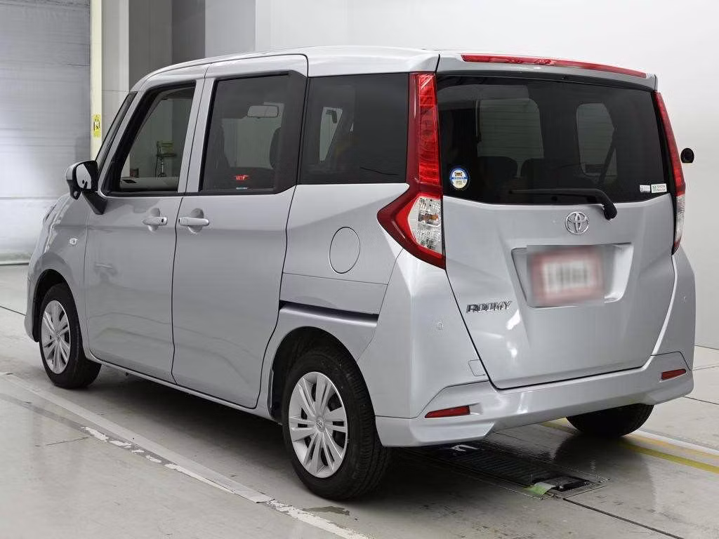 TOYOTA ROOMY