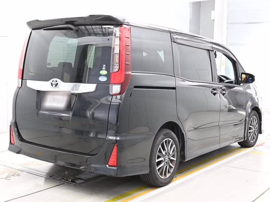 TOYOTA NOAH