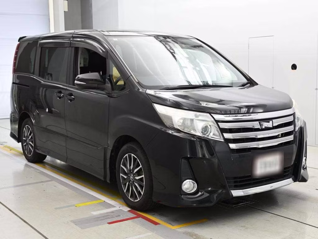 TOYOTA NOAH