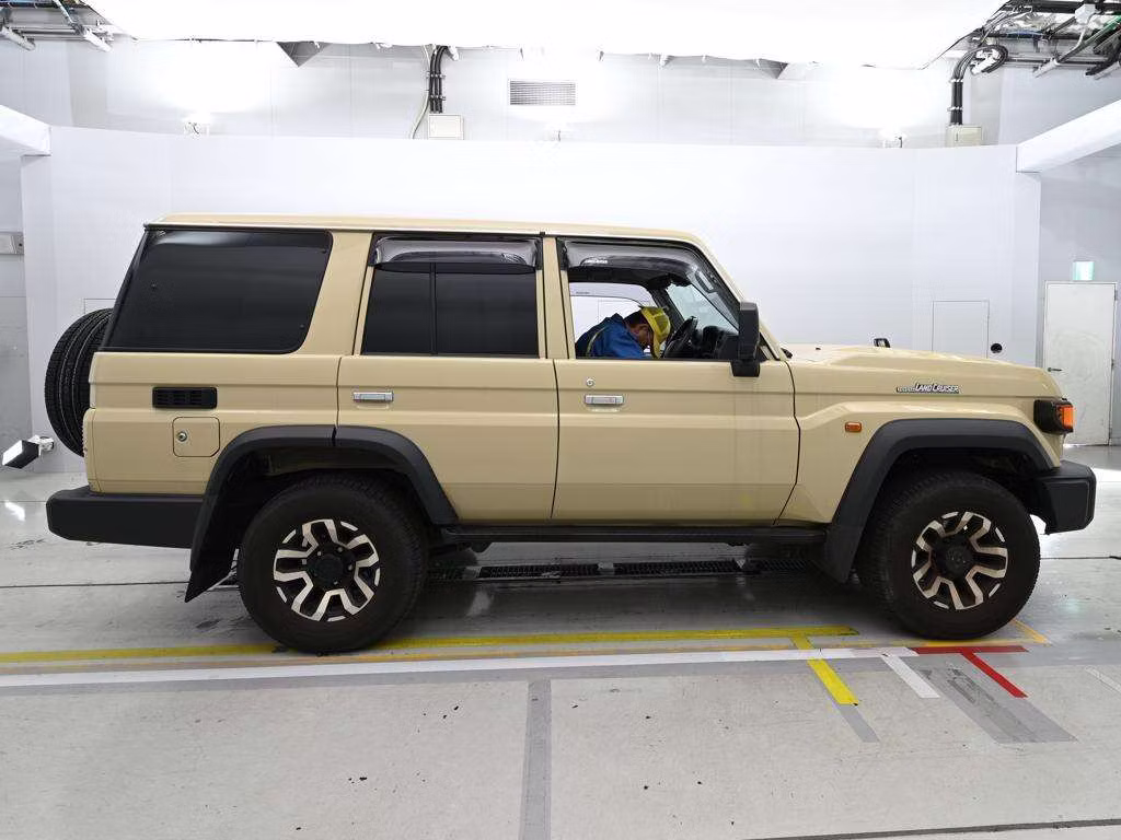 TOYOTA LAND CRUISER