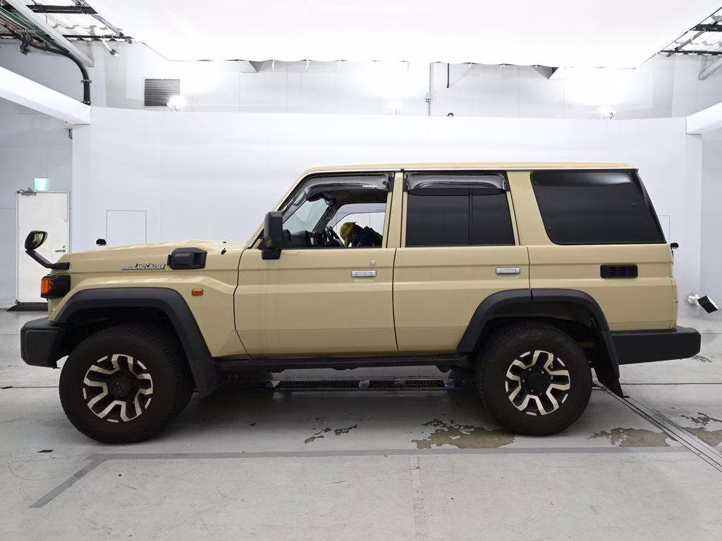 TOYOTA LAND CRUISER