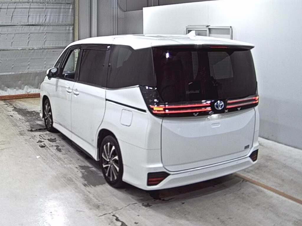 TOYOTA VOXY